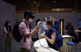 ep un asistente utiliza unas gafas de realidad virtual en las instalaciones de la segunda jornada de