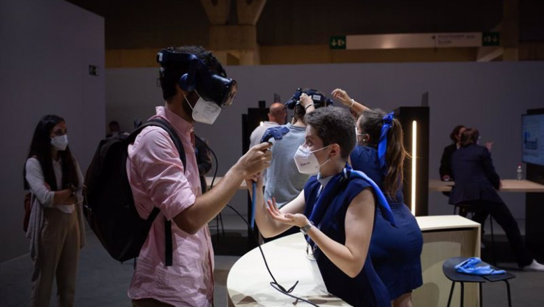 ep un asistente utiliza unas gafas de realidad virtual en las instalaciones de la segunda jornada de ep un asistente utiliza unas gafas de realidad virtual en las instalaciones de la segunda jornada de