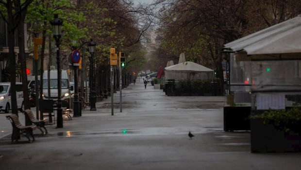 ep una calle practicamente vacia durante el segundo dia laborable del estado de alarma por el
