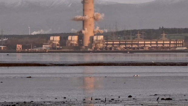 ep voladura de la chimenea de la central de carbon de longannet en escocia