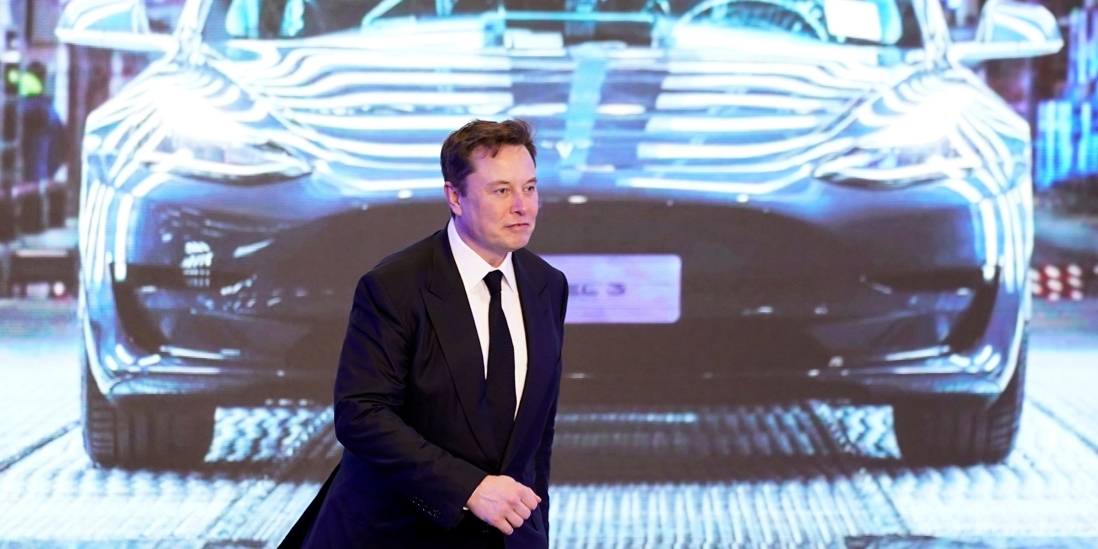 Tesla plantea emitir 2.000 millones dólares en acciones y lo celebra en bolsa