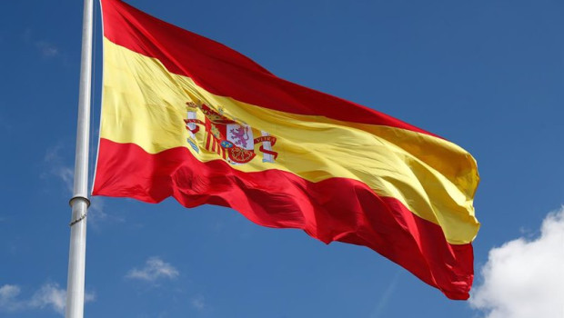 ep archivo   bandera de espana de la plaza de colon de madrid ondeando