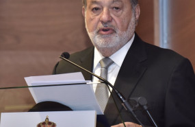 ep archivo   carlos slim durante su discurso al entrar en la real academia de ingenieria