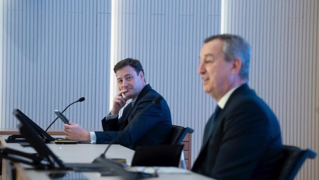 ep archivo   el director financiero de banco sabadell leopoldo alvear i y el consejero delegado de