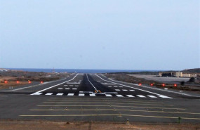 ep archivo   pista del aeropuerto de gran canaria