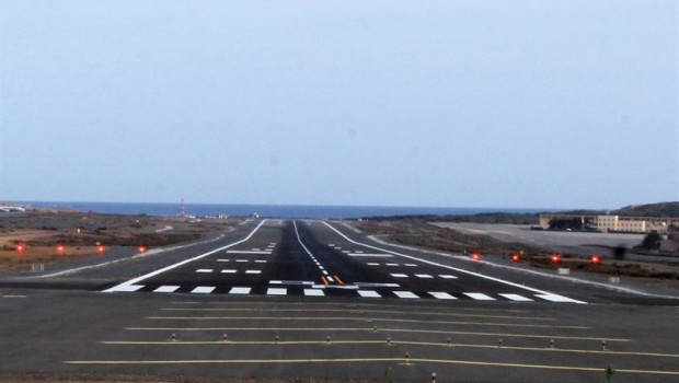 ep archivo   pista del aeropuerto de gran canaria