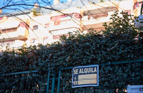 ep archivo   un cartel de alquiler de viviendas a 4 de enero de 2023 en madrid espana