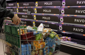 ep archivo un cliente realizando la compra en un supermercado 20230623090803 ep archivo un cliente realizando la compra en un supermercado 20230623090803