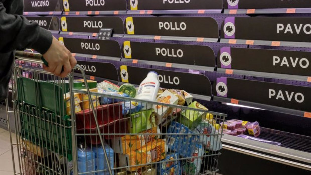 ep archivo   un cliente realizando la compra en un supermercado 20230623090803