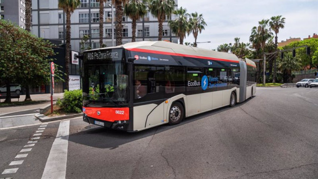 ep archivo   uno de los vehiculos electricos de la flota de transports metropolitans de barcelona