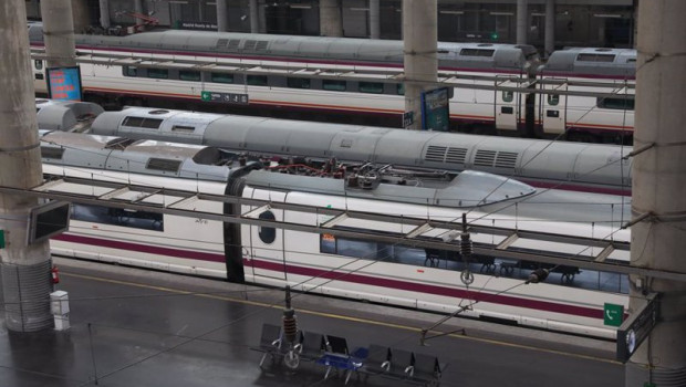 ep archivo   varios trenes en andenes en la estacion de atocha