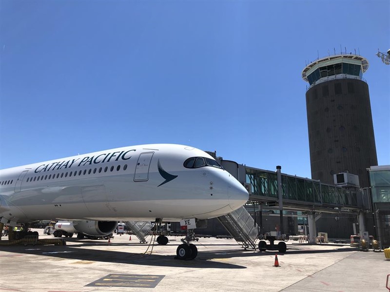 Cierre mixto de Asia, con alzas en Hong Kong impulsadas por Cathay Pacific