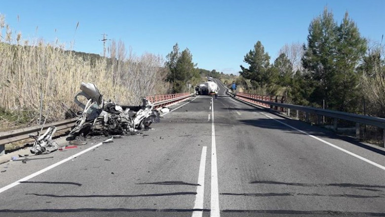 ep coche destrozado tras un accidente en el que el conductor ha muerto en la c-15 a la altura de