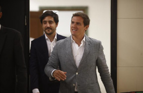 ep diputadociudadanos toni roldan izquierda ypresidentepartido albert rivera derecha enpasilloscongreso ep diputadociudadanos toni roldan izquierda ypresidentepartido albert rivera derecha enpasilloscongreso