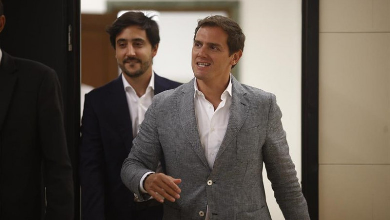 El diputado de Ciudadanos Toni Roldán (izquierda) y el presidente del partido, Albert Rivera (derecha), en los pasillos del Congreso | Eduardo Parra - Europa Press - Archivo ep diputadociudadanos toni roldan izquierda ypresidentepartido albert rivera derecha enpasilloscongreso