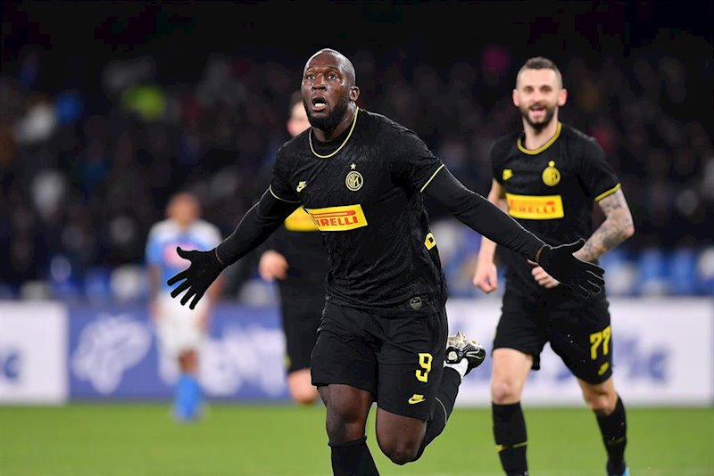 ep el delantero del inter de milan romelu lukaku celebra un gol ante el napoles
