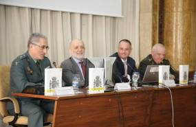 ep el director de la guardia civil felix azon participa en la presentacion del codigo de armas y