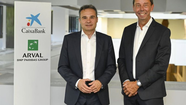 ep el director de payments consumer de caixabank jordi nicolau y el ceo de arval alain van