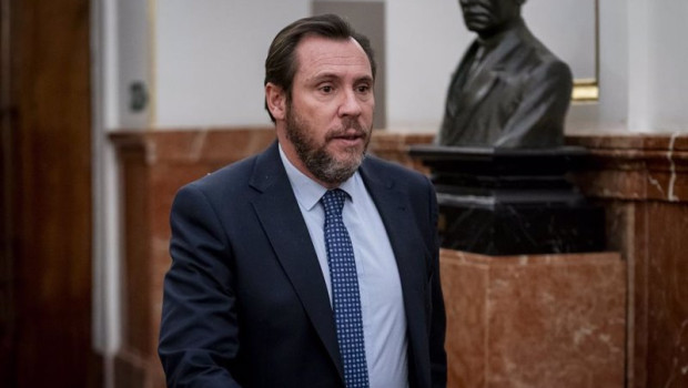 ep el ministro de transportes y movilidad sostenible oscar puente a su salida de una sesion plenaria ep el ministro de transportes y movilidad sostenible oscar puente a su salida de una sesion plenaria