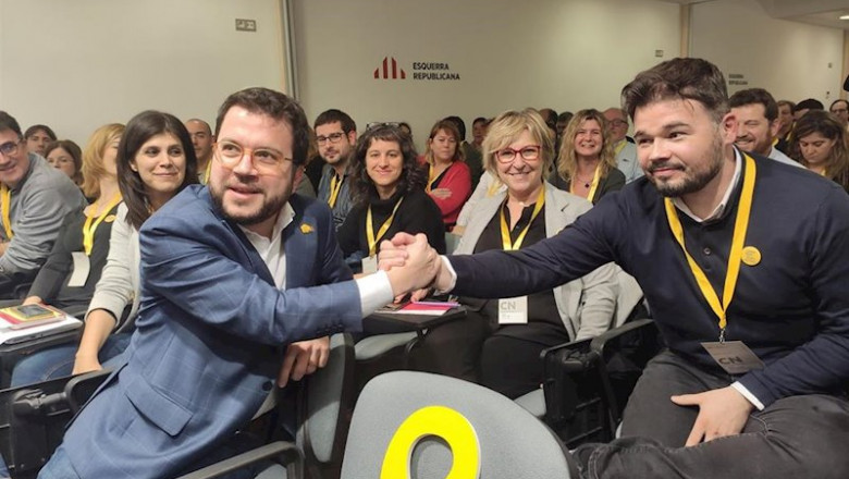 El vicepresidente del Govern y coordinador de ERC, Pere Aragonès, y el diputado de ERC en el Congreso Gabriel Rufián, en el Consell Nacional de ERC, el 2 de enero de 2020. | EUROPA PRESS ep el vicepresidente del govern y coordinador de erc pere aragons y el diputado de erc en el
