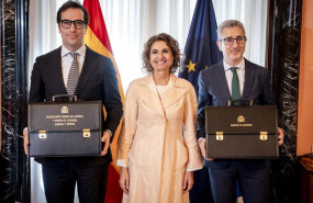 ep el vicepresidente primero y ministro de economia comercio y empresa carlos cuerpo i la secretaria