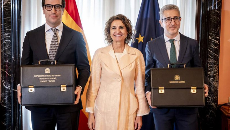 ep el vicepresidente primero y ministro de economia comercio y empresa carlos cuerpo i la secretaria