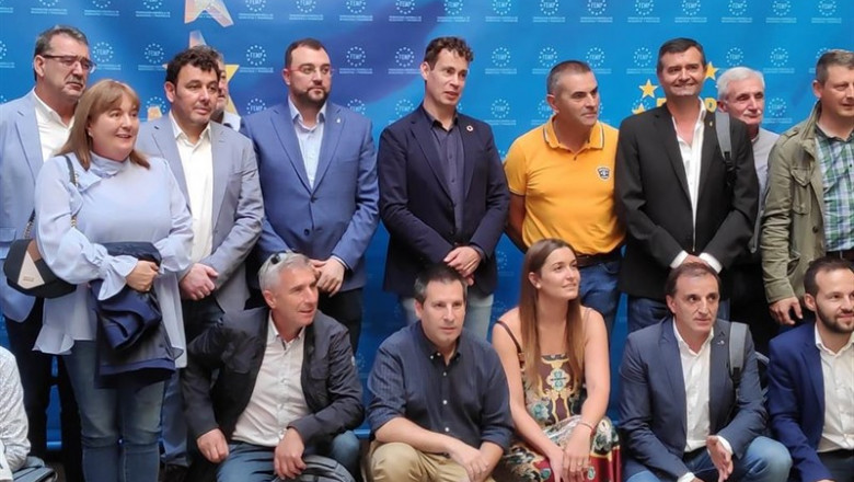 (En El Centro De La Imagen) El Nuevo Presidente De ACOM Y Alcalde De Villablino, Mario Rivas, El Presidente De Honor Y Presidente Del Principado De Asturias, Adrián Barbón (A La Izquierda De Rivas) Y El Resto De Los Representantes De ACOM. | EUROPA PRESS ep en el centro de la imagen el nuevo presidente de acom y alcalde de villablino mario rivas el