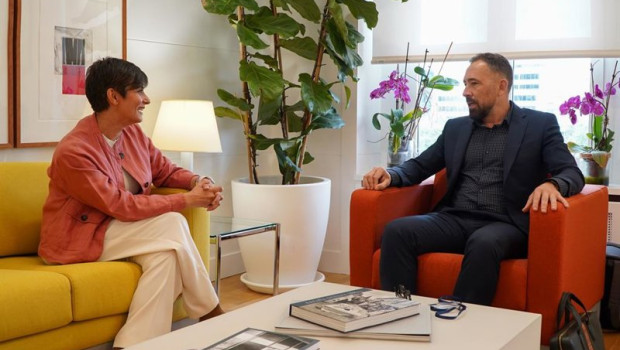 ep isabel rodriguez y denis itxaso durante su encuentro este viernes en madrid