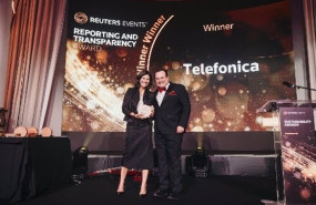 ep la directora global de sostenibilidad esg de telefonica elena valderrabano recibe el premio