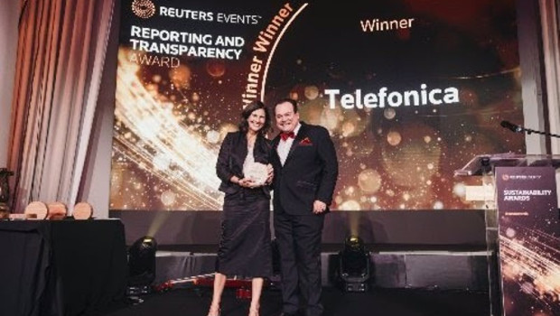 ep la directora global de sostenibilidad esg de telefonica elena valderrabano recibe el premio