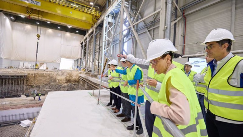 La presidenta del Gobierno de Navarra, María Chivite, visita las instalaciones de Volkswagen en Landaben. | JESÚS M GARZARON ep la presidenta del gobierno de navarra maria chivite visita las instalaciones de volkswagen en