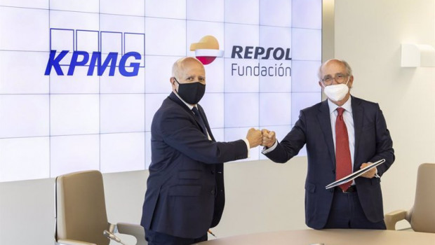 ep los presidentes de repsol antonio brufau y kpmg hilario albarracin
