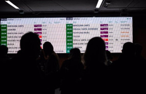 ep pantalla con la informacion de las salidas en la estacion de puerta de atocha almudena grandes