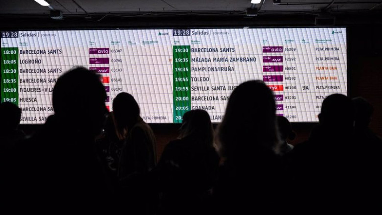 ep pantalla con la informacion de las salidas en la estacion de puerta de atocha almudena grandes ep pantalla con la informacion de las salidas en la estacion de puerta de atocha almudena grandes