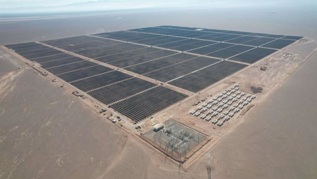 ep proyecto aurora planta hibrida ubicada en chile de energia solar y bess battery energy storage