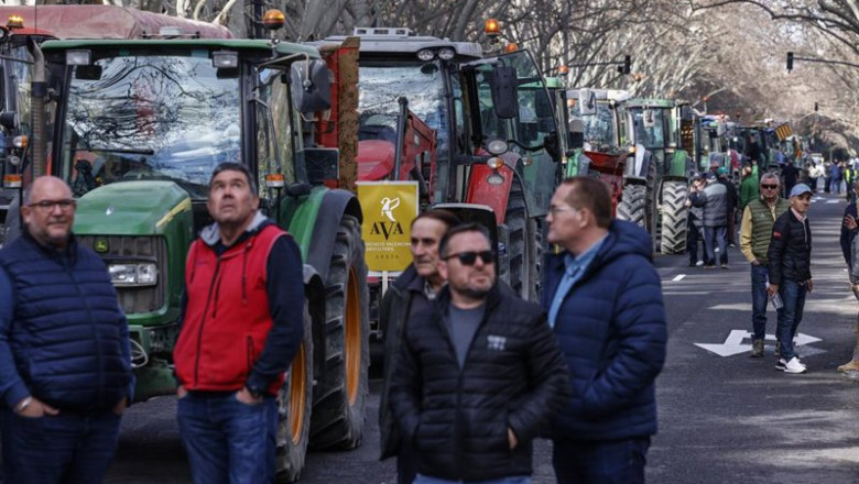 ep una nueva tractorada recorre valncia en un grito unitario contra mercosur