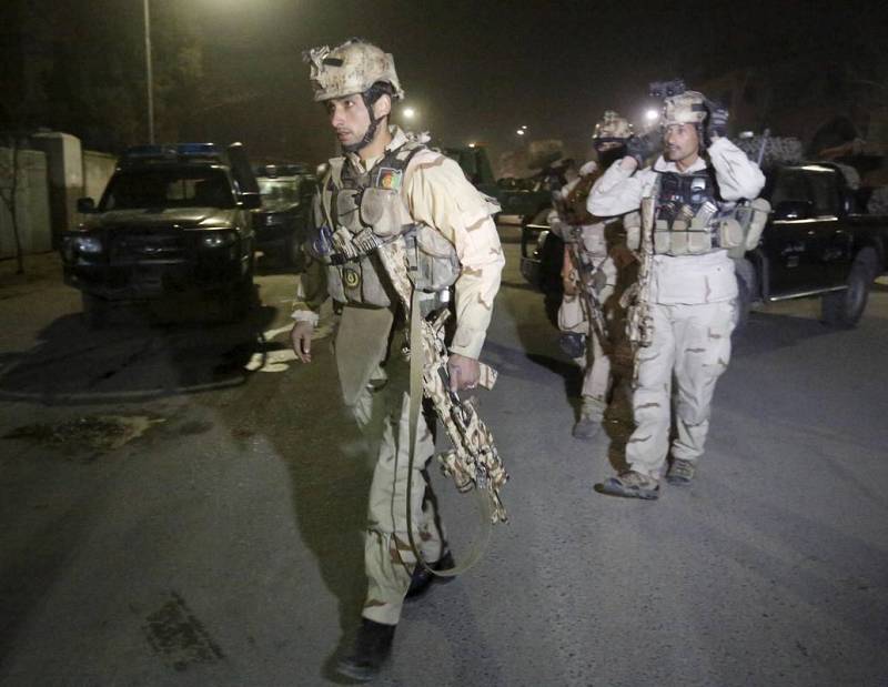 Al menos cinco muertos en el aeropuerto de Kabul al intentar salir del país