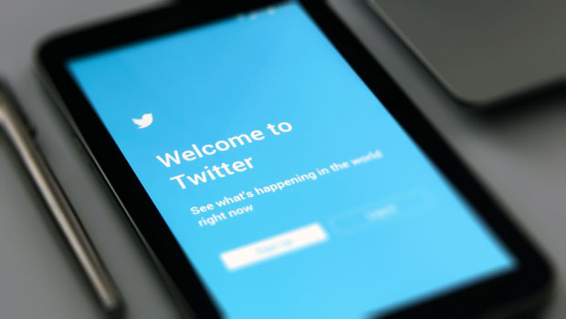 dl twitter social media network tweeting tweets digital technology internet logo app pb