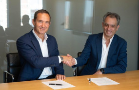 ep archivo   carlos vecino director de comercializacion de naturgy y pierre yves sachet director de