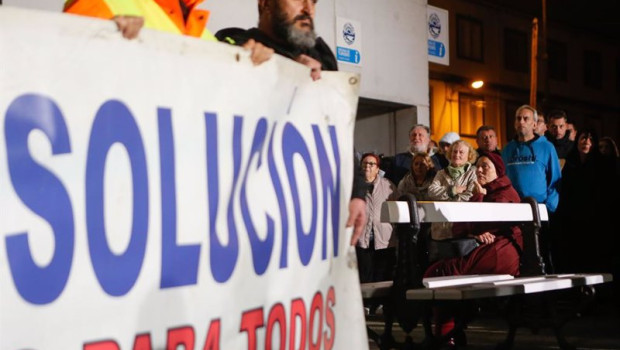 ep archivo   decenas de personas durante una protesta de trabajadores de alcoa a 30 de octubre de