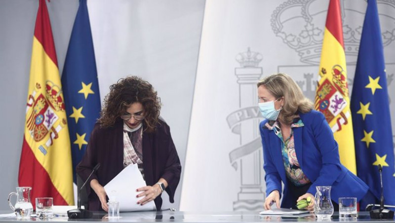 Archivo - (I-D) La ministra Portavoz y de Hacienda, María Jesús Montero, y la vicepresidenta y ministra de Asuntos Económicos y Digitalización, Nadia Calviño, comparecen en rueda de prensa posterior a un Consejo de Ministros | EUROPA PRESS/E. Parra. POOL - Europa Press ep archivo - i-d la ministra portavoz y de hacienda maria jesus montero y la vicepresidenta y