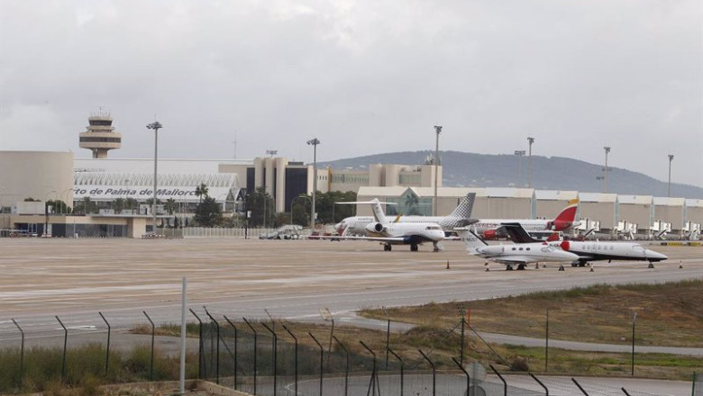 Archivo - Varios aviones en una de las pistas del aeropuerto de Palma. Archivo. | Isaac Buj - Europa Press - Archivo ep archivo varios aviones en una de las pistas del aeropuerto de palma archivo