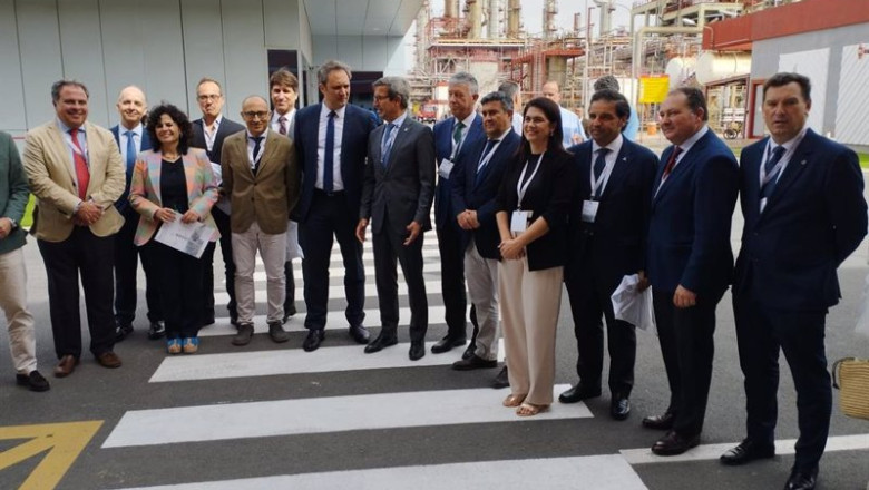 ep autoridades en el inicio de la construccion en palos de la frontera de la primera planta en