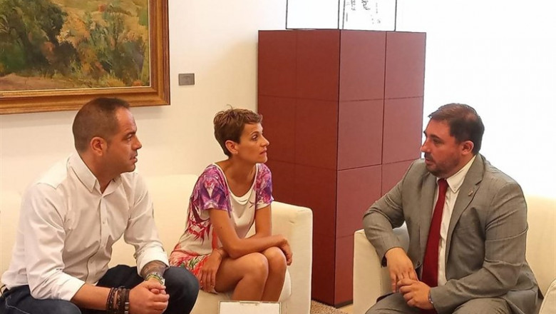 De izquierda a derecha, el secretario de Organización del PSN, Ramón Alzórriz, la secretaria general del PSN, María Chivite, y el presidente del Parlamento de Navarra, Unai Hualde. | EUROPA PRESS ep de izquierdaderecha secretarioorganizacionpsn ramon alzorriz la secretaria generalpsn maria chivite ypresidenteparlamentonavarra unai hualde