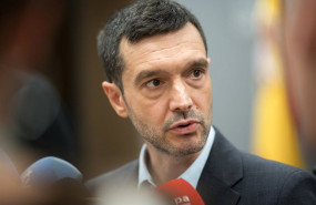 ep el ministro de derechos sociales consumo y agenda 2030 pablo bustinduy atiende a los medios ante