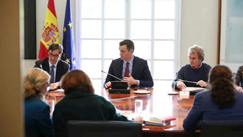 ep el ministro de sanidad salvador illa i el presidente del gobierno pedro sanchez c y el director