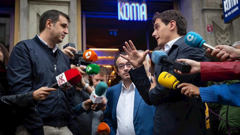El presidente de C's, Albert Rivera atiende a los medios de comunicación tras visitar diferentes establecimientos afectados por los disturbios, en Barcelona (España), a 22 de octubre de 2019. | David Zorrakino - Europa Press ep el presidente de cs albert rivera atiende a los medios de comunicacion tras visitar diferentes