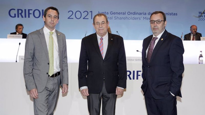 ep el presidente de grifols victor grifols junto a los co consejeros delegados raimon grifols y ep el presidente de grifols victor grifols junto a los co consejeros delegados raimon grifols y