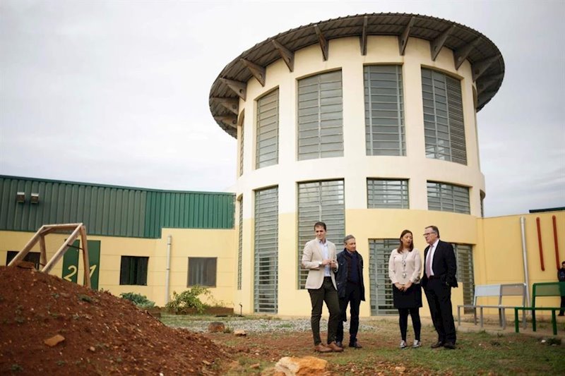 ep el presidente de melilla eduardo de castro visita el centro de acogida de mena en construccion