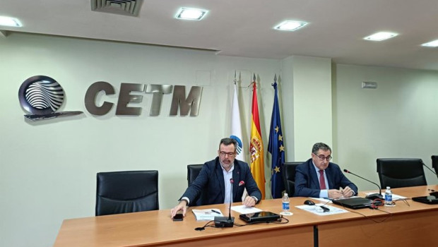 ep el secretario general adjunto de la cetm dulse diaz fresno izquierda y el presidente de la cetm